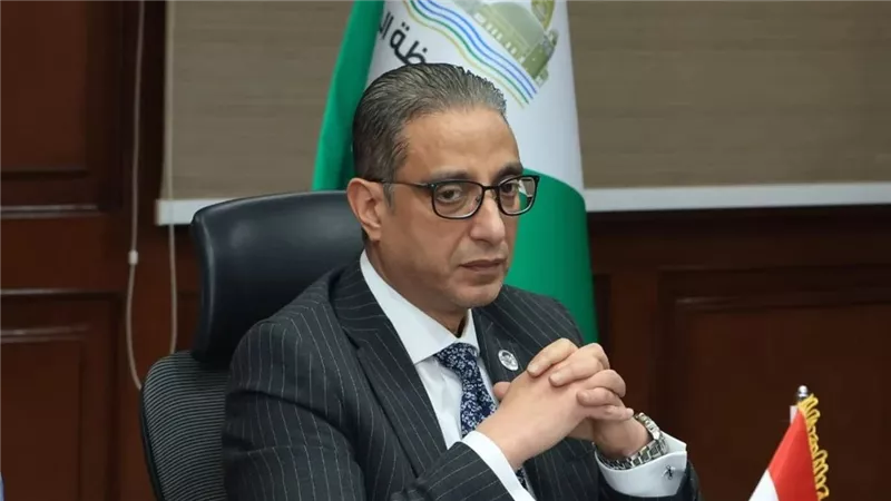 محافظ الجيزة يتابع أعمال تطهير عدد من الترع بالبدرشين