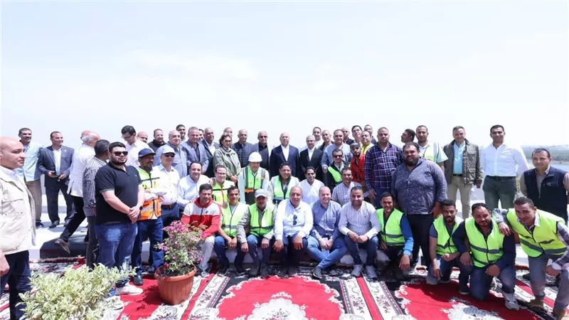 وزير النقل يشهد افتتاح عدة مشروعات في صعيد مصر وسط فرحة الأهالي