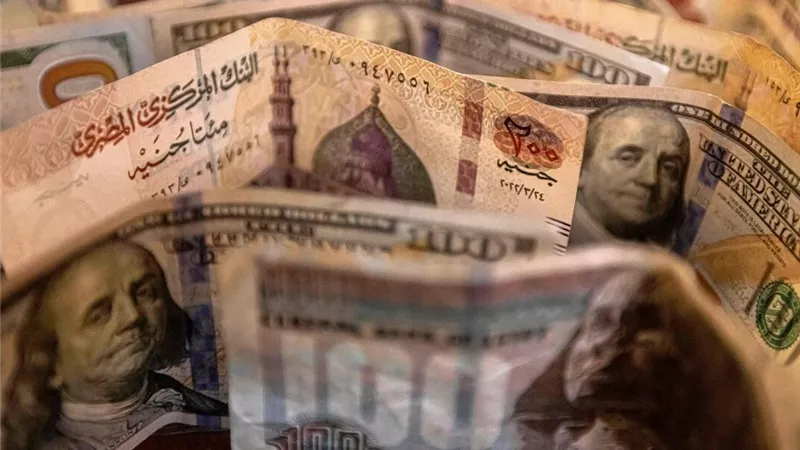 الدولار يستقر قرب 52.7 جنيه في البنوك خلال تعاملات اليوم