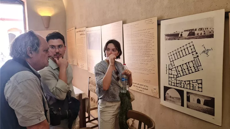مترجم «عمارة الفقراء» إلى البرتغالية يزور قرية القرنة لأول مرة بالأقصر 
