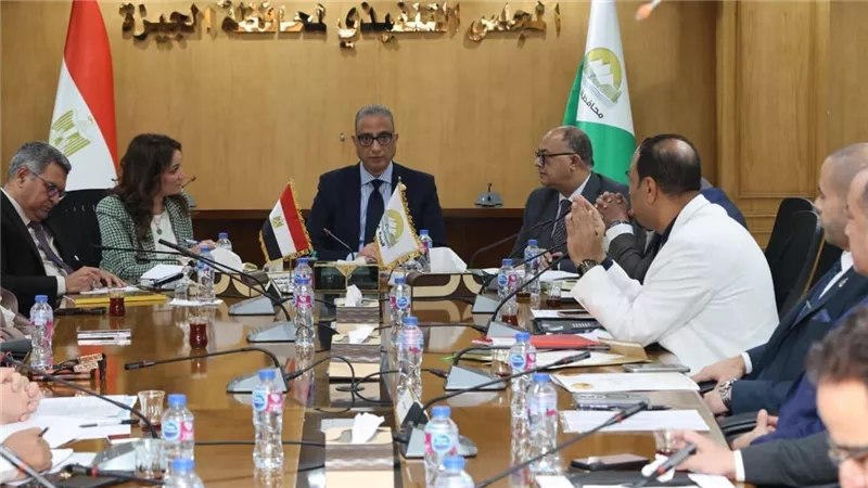 محافظ الجيزة يبحث مع أعضاء مجلسي النواب والشيوخ خطط تطويرالخدمات بالمحافظة
