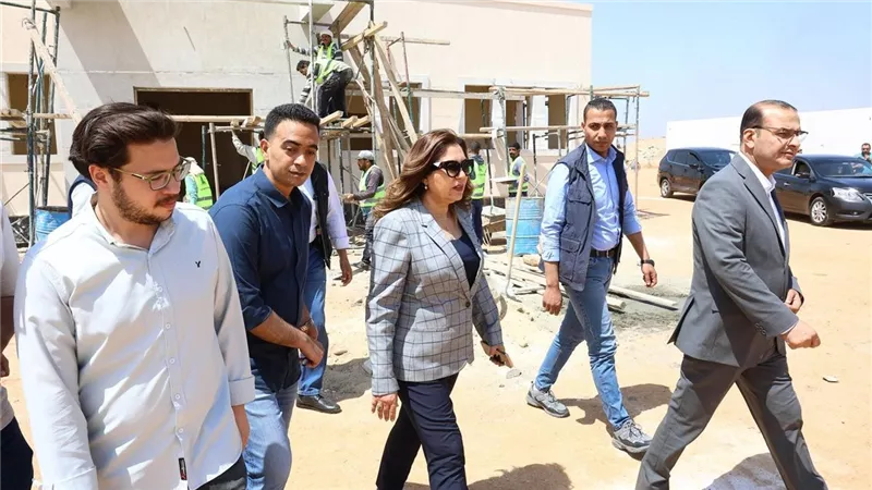 وزيرة التنمية المحلية تتفقد وحدة احتجاز المضبوطات ومركبات التكهين بالخانكة