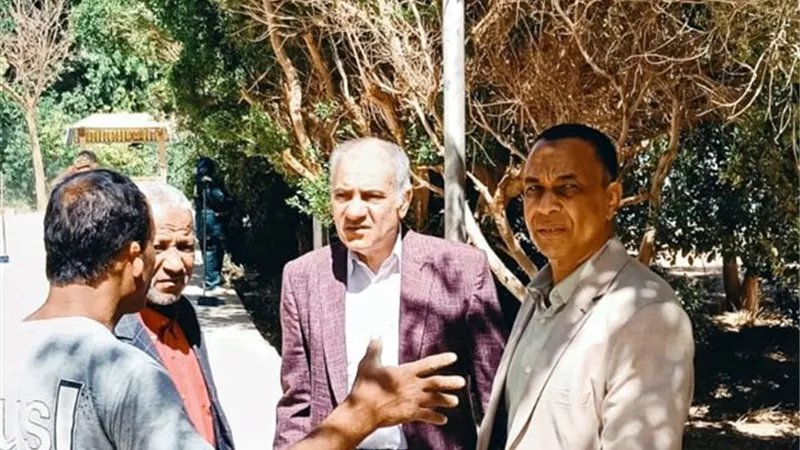 جامعة أسوان تكثف أعمال تنسيق الحدائق والنظافة بالحرم الجامعي بصحاري