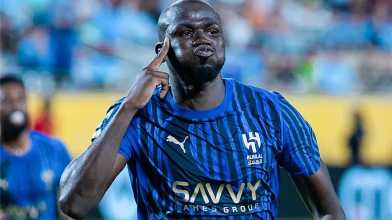كوليبالي يغيب عن الهلال حتى نهاية الموسم بسبب الإصابة