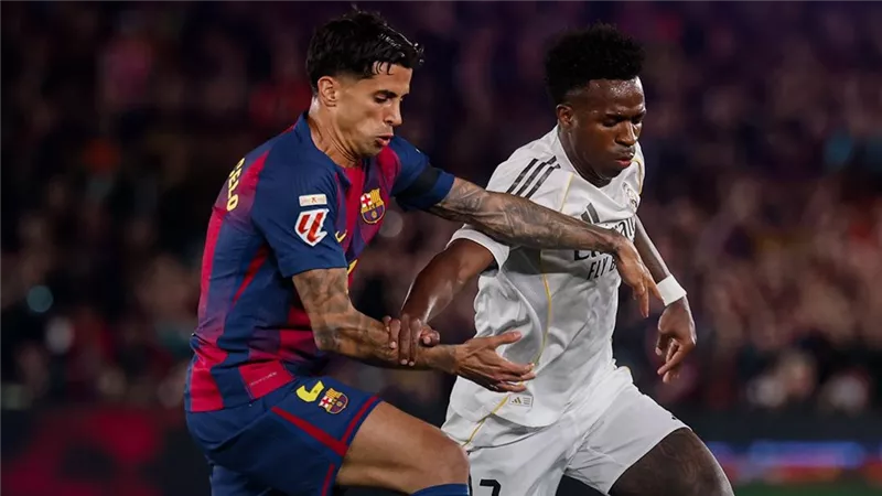 برشلونة يضرب ريال مدريد بثنائية نارية في الشوط الأول للكلاسيكو