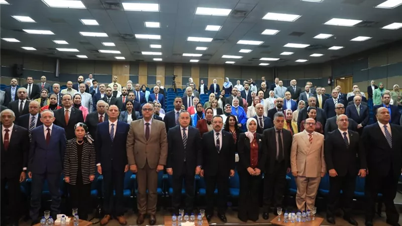 بتكلفة 632 مليون.. قنصوة يفتتح مشروعات صحية بجامعة الإسكندرية 
