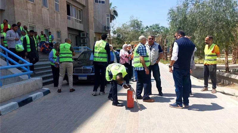 «إنذار.. إخلاء.. سيطرة كاملة».. هندسة المطرية تنفذ تجربة محاكاة للحرائق