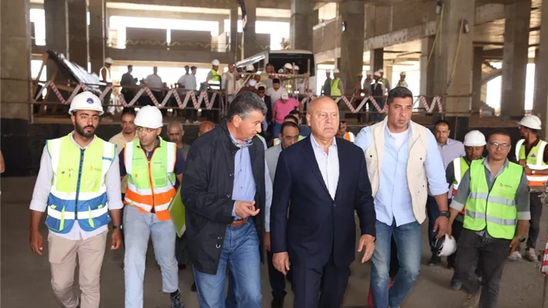 وزير النقل يتفقد مواقع عمل الخط الثاني للقطار السريع من ديروط حتى الأقصر