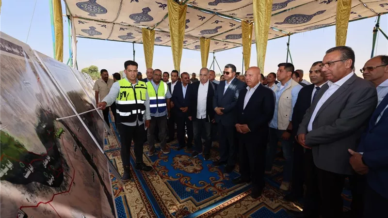 وزير النقل يشهد التشغيل التجريبي لميناء دندرة النهري بقنا 
