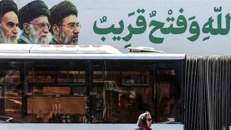 رويترز: بريطانيا توسّع عقوباتها على إيران بإدراج 12 كيانًا جديدًا