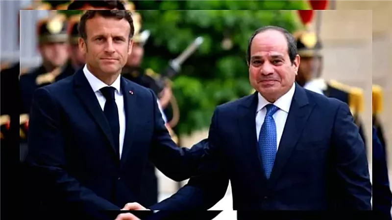 مع زيارة ماكرون لمصر.. كيف عبر الأدب المصري إلى فرنسا؟