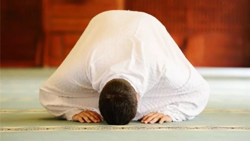 ما حكم أداء الصلاة قبل الأذان؟.. أمين الفتوى يوضح 