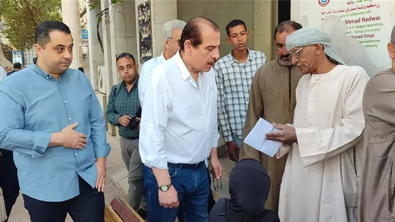 نائب وزير الصحة يتفقد المنشآت الطبية بمحافظة قنا ويحول المقصرين للتحقيق