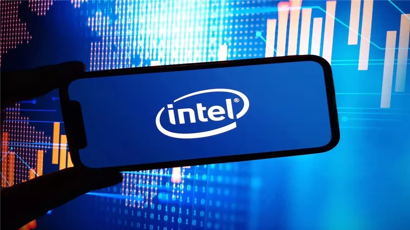سهم إنتل يواصل الصعود بدعم شراكتها مع إنفيديا وتوسعها في الذكاء الاصطناعي