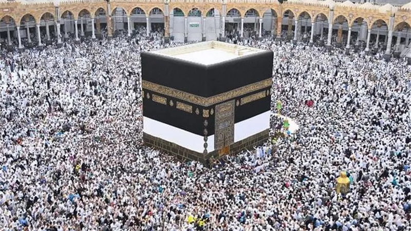 ما الفرق بين الإفراد والقران والتمتع في الحج؟
