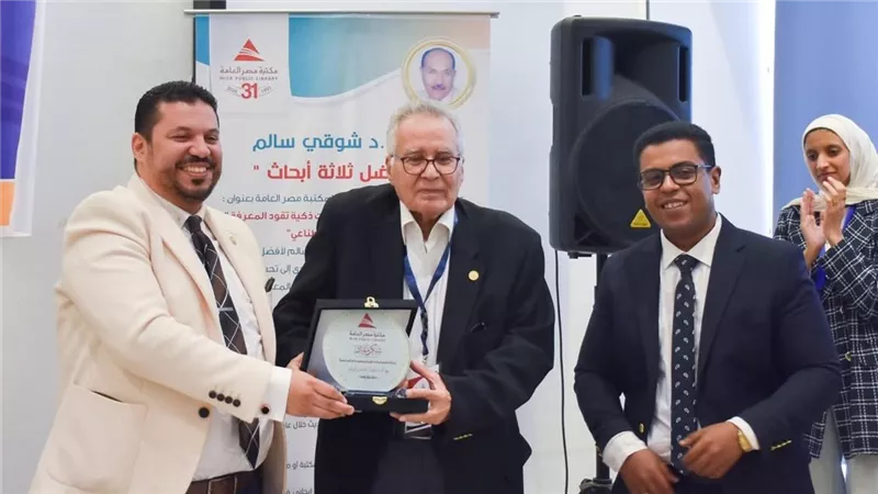 «مكتبات مصر العامة» تحتفي بمشروعات تخرج «آداب القاهرة» 