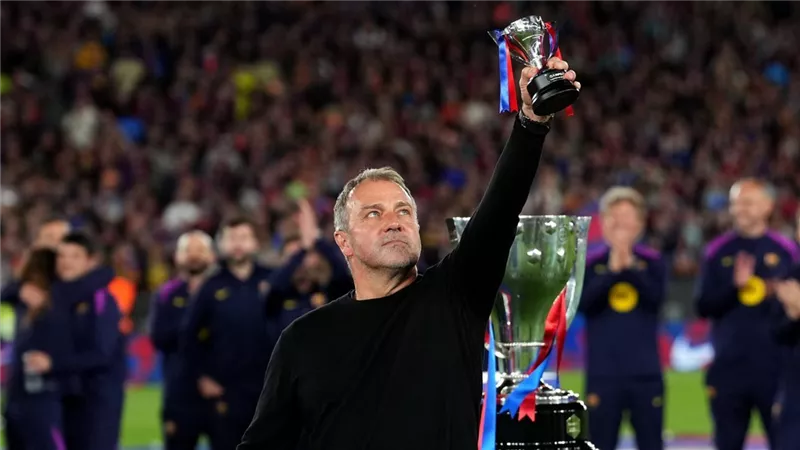 رسميًا.. فليك يواصل مشواره مع برشلونة حتى 2028