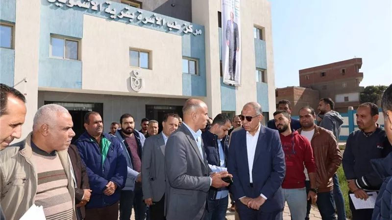 مستشار الرئيس لـ«حياة كريمة» يبحث مع محافظ المنيا موقف تنفيذ المشروعات