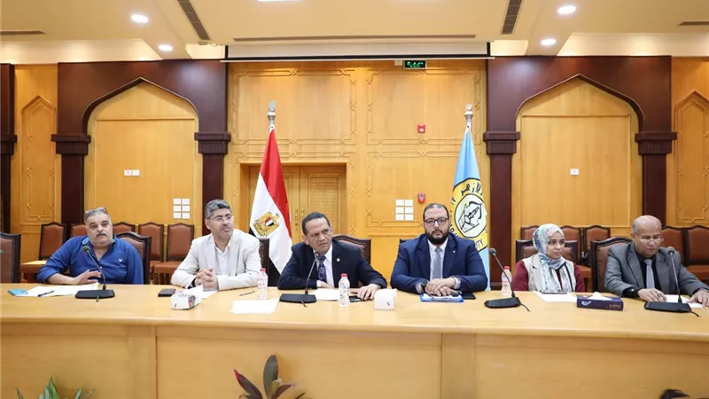 جامعة الأزهر تناقش سير الامتحانات وتطوير الخدمات الطلابيّة والتحول الرقمي