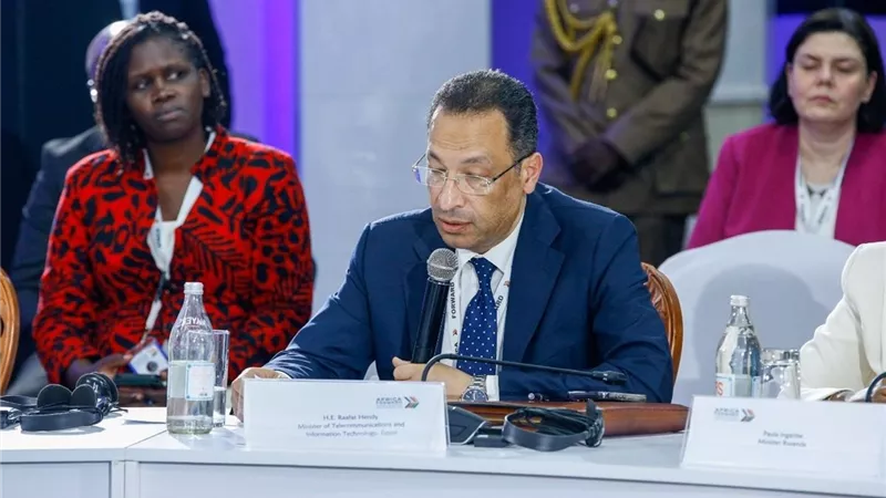 وزير الاتصالات يشارك في مائدة مستديرة حول الذكاء الاصطناعي والرقمنة