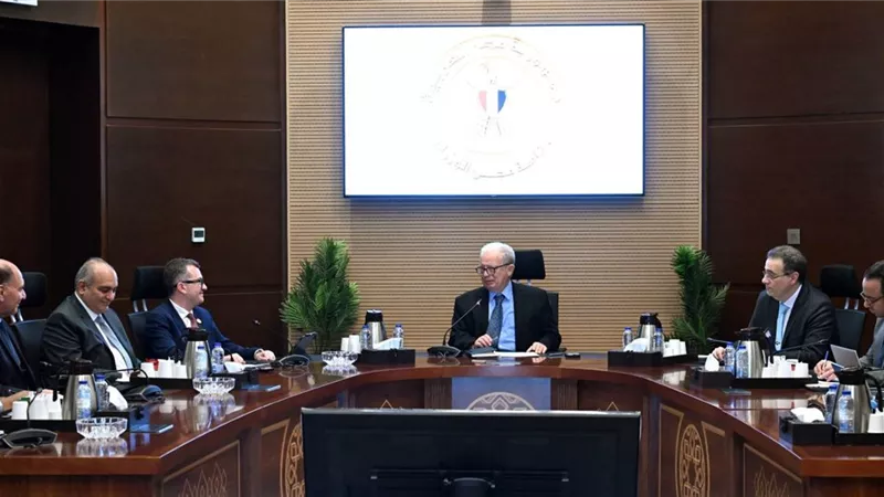 نائب رئيس الوزراء يترأس اجتماع اللجنة المعنية بتطوير أداء الجهاز الإداري