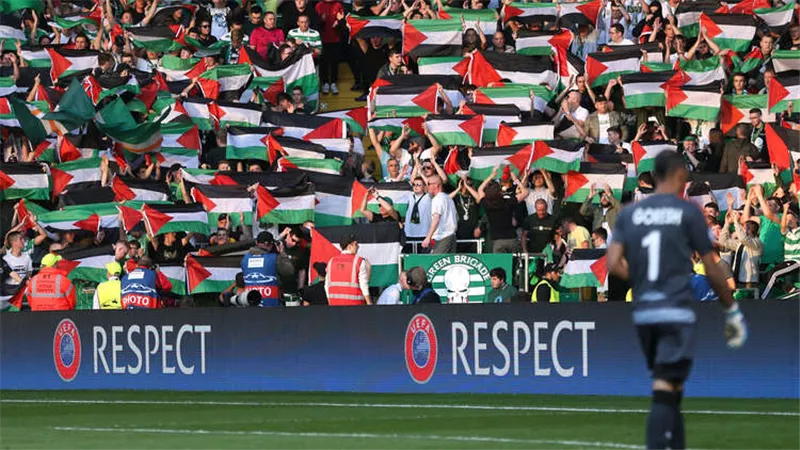 مواقف لا تُنسى.. لاعبو كرة قدم عرب يدعمون فلسطين في المحافل الدولية