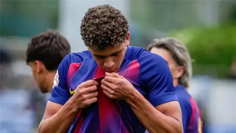 الإعلام الإسباني يسلط الضوء على حمزة عبد الكريم مع منتخب مصر