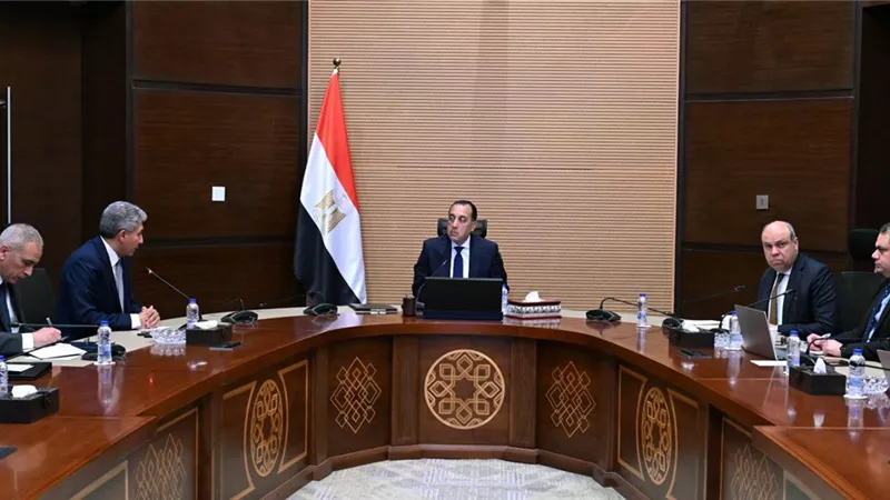 رئيس الوزراء يوجه بحزمة حوافز عاجلة لتعزيز السياحة ودعم شركات الطيران
