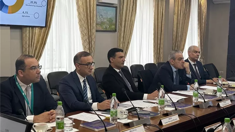 مصر وروسيا تبحثان زيادة الاستثمارات المشتركة وتوطين الصناعات الثقيلة