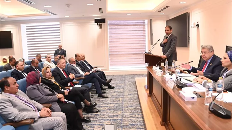 جامعة دمنهور تعرض خطتها المالية والتنموية للعام 2026/2027 أمام البرلمان