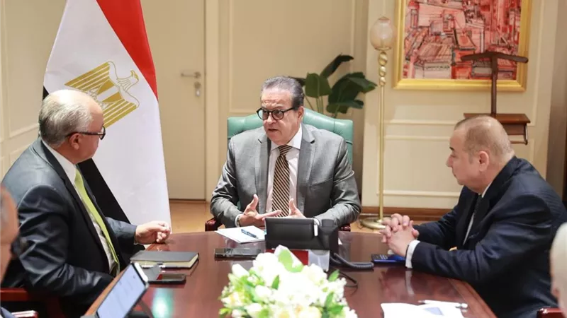 وزير الصحة يبحث مع رئيس غرفة صناعة الدواء تعزيز توطين صناعة الدواء 