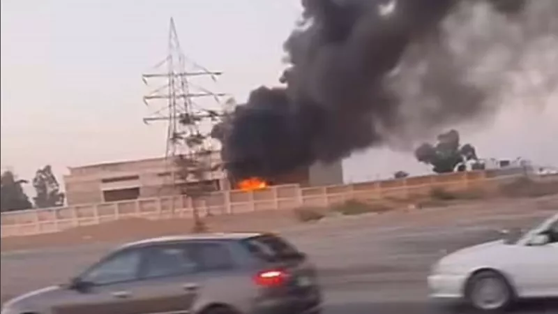 حريق هائل بمصنع بويات بمدينة العاشر من رمضان.. والحماية المدنية تتدخل