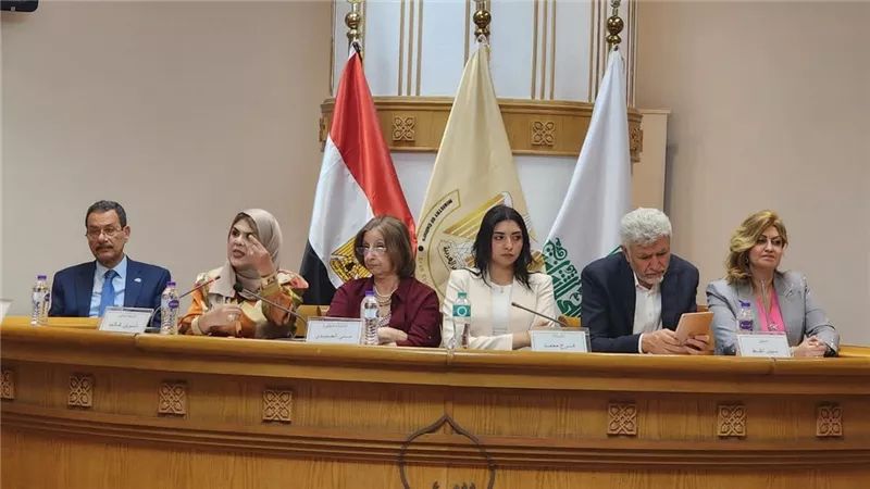 الأعلى للثقافة يناقش تأثيرات الذكاء الاصطناعي على صحة المرأة 