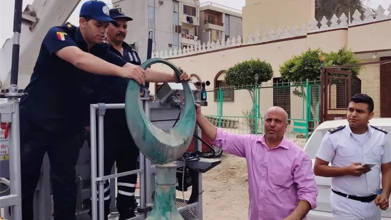 استجابة عاجلة.. الأوقاف تُزيل خطرًا أعلى مئذنة مسجد بمدينة نصر |تفاصيل