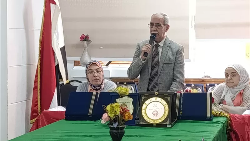 قصور الثقافة تحتفي بعيد العمال في الإسكندرية بندوات وتكريمات