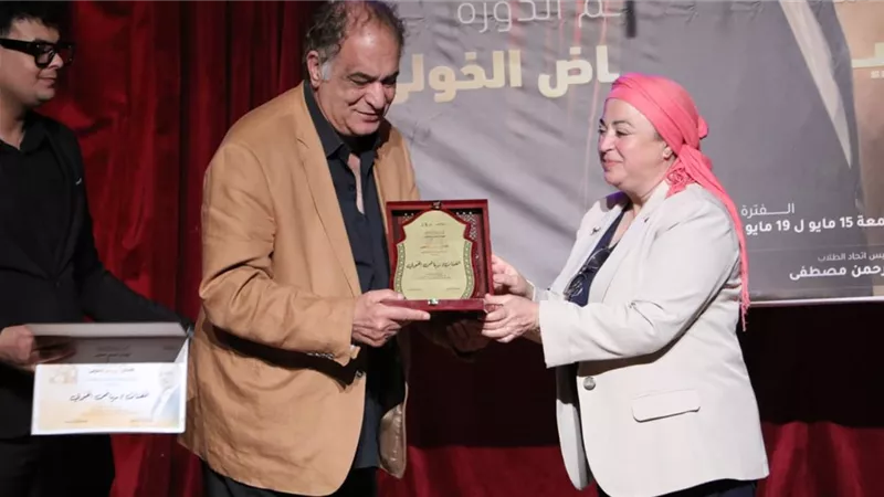 تكريم رياض الخولي ضمن فعاليات افتتاح الدورة الـ5 من مهرجان المسرح العالمي