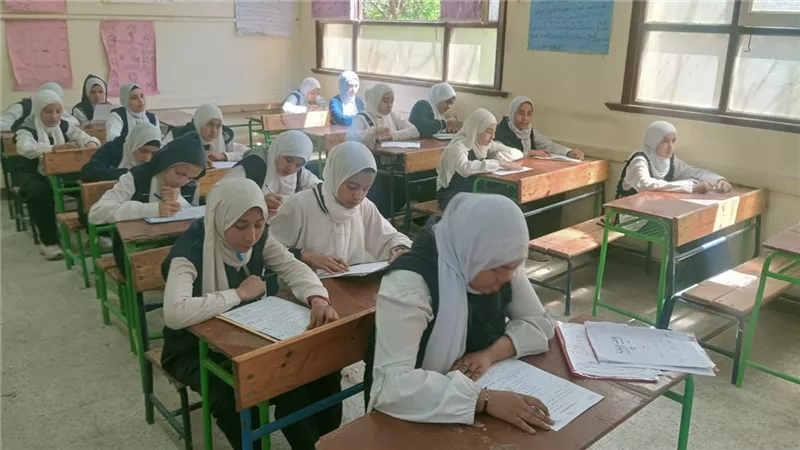 انطلاق امتحانات الترم الثاني.. ممنوع المحمول والزي المخالف داخل اللجان