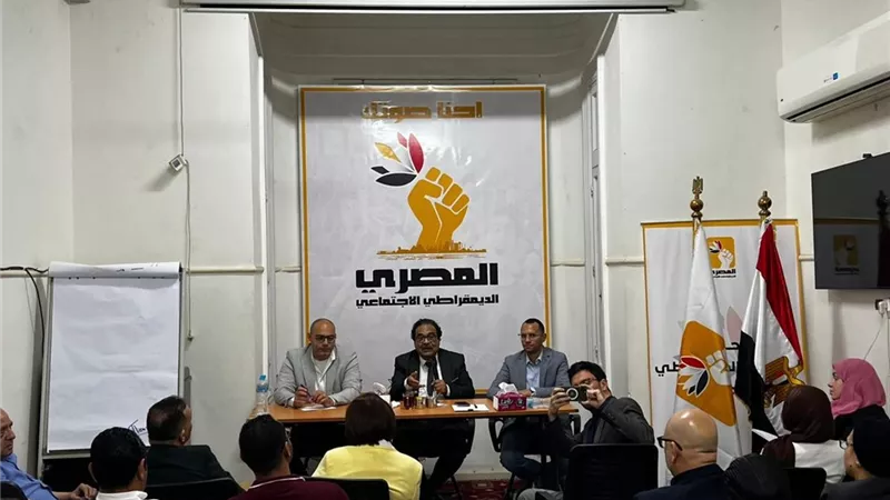 فريد زهران يناقش الرؤى السياسية والتنظيمية مع قيادات وشباب الحزب