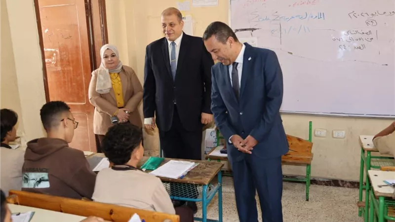 أول أيام الامتحانات محافظ المنوفية يتفقد لجان امتحانات صفوف النقل 