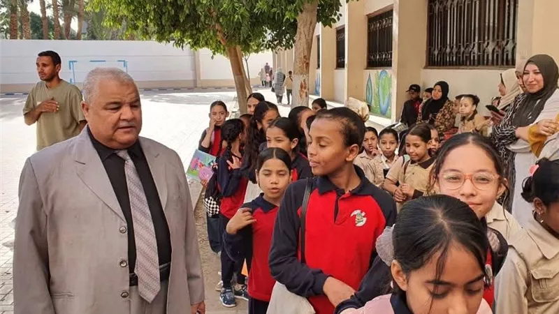 هدوء وانتظام.. انطلاق امتحانات النقل بالأقصر ووكيل التعليم يتابع اللجان  