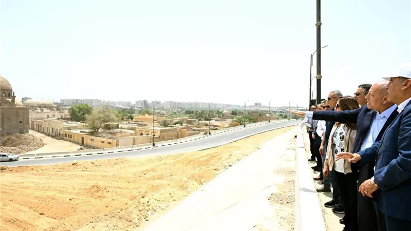 رئيس الوزراء يتفقد أعمال التطوير بمنطقة السيدة عائشة |صور 