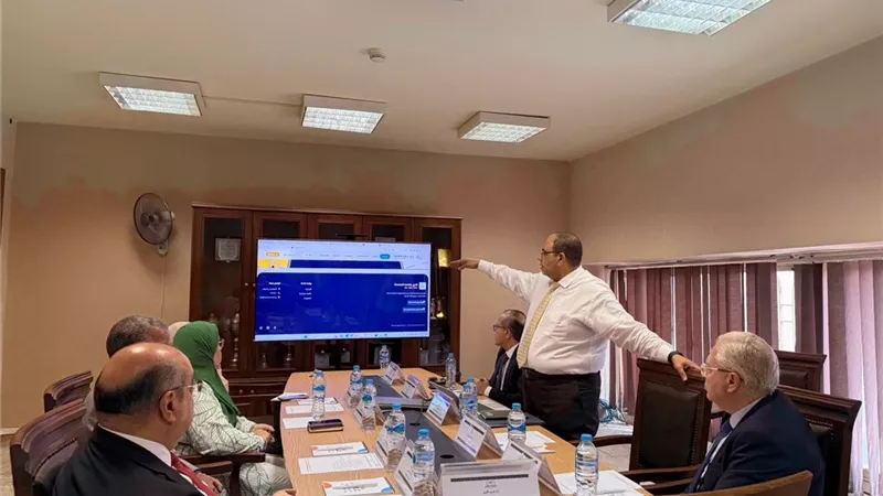 نادي جامعة حلوان يبحث تطوير الخدمات الإلكترونية واكتشاف المواهب