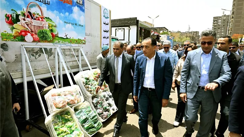 رئيس الوزراء يتفقد معرض 