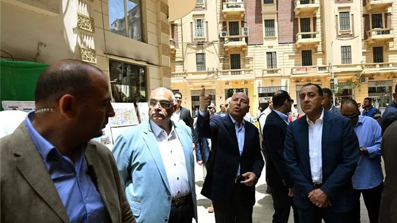 مدبولي يتفقد مشروعات تطوير القاهرة الخديوية وإحياء منطقة الأوبرا القديمة