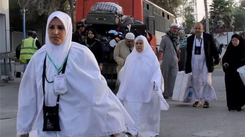 ما حكم حج المرأة بدون محرم؟.. أسامة قابيل يحسم الجدل مستندًا لدار الإفتاء