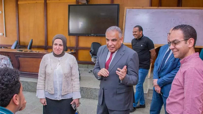 رئيس جامعة طنطا يتابع أعمال الامتحانات النهائية بكليات مجمع سبرباي