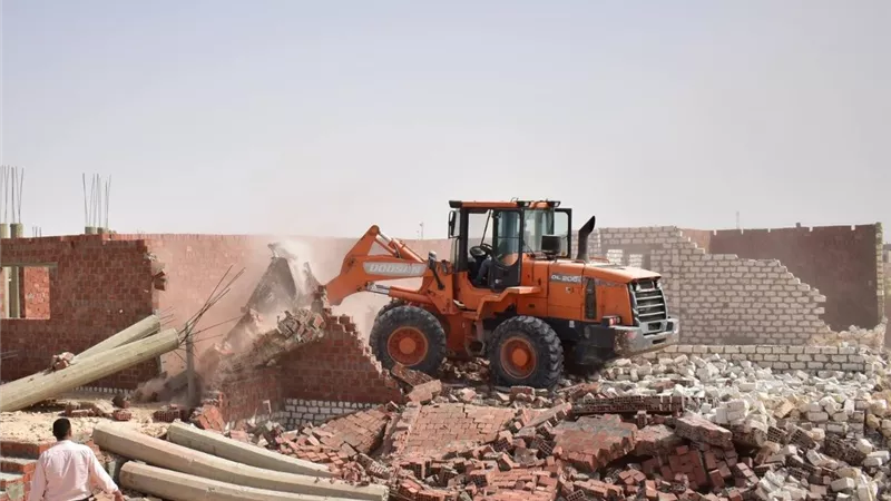 جهاز العلمين الجديدة يواصل حملات إزالة التعديات واسترداد أراضي الدولة