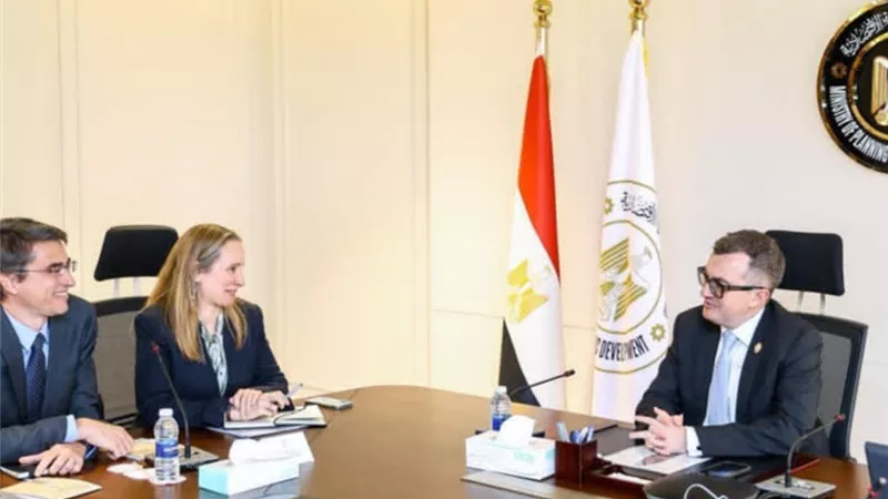 «التخطيط» تبحث مع البنك الدولي تمويلًا جديدًا للمشروعات القومية والسياحة