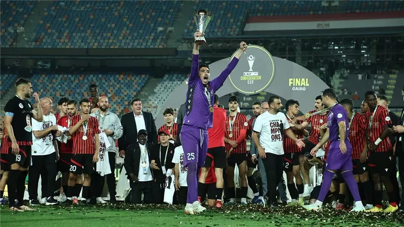 الصحف الجزائرية تحتفي بتتويج اتحاد العاصمة على حساب الزمالك