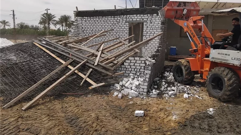 ضربات حاسمة للمخالفين.. البحيرة تُزيل 13 حالة تعدٍ وتواصل استرداد الأراضي 